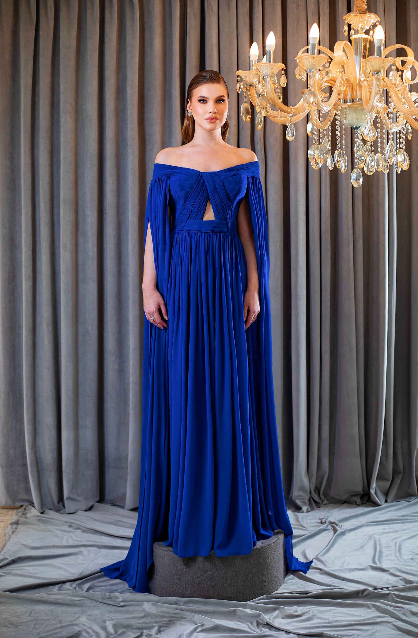 Vestido Longo em Musseline com Decote Ombro a Ombro e Mangas Esvoaçantes