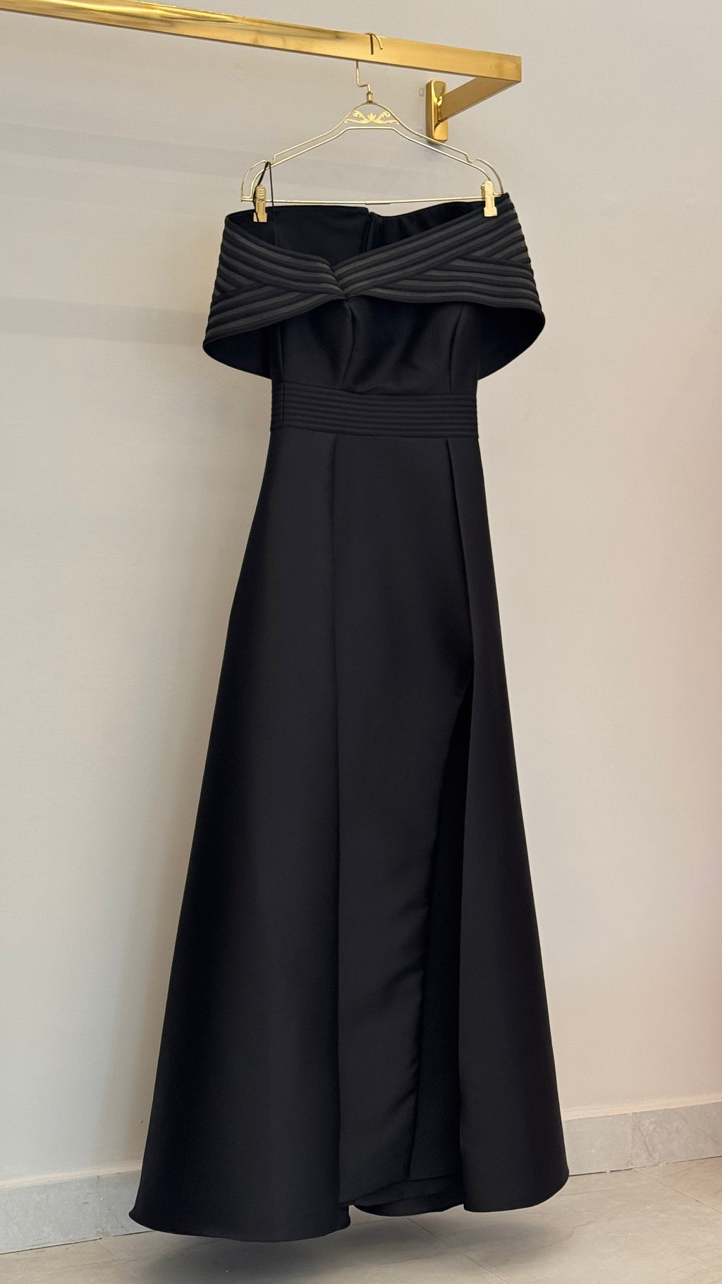 Vestido Preto em Zibeline com Pala em Vieses no Tule Italiano