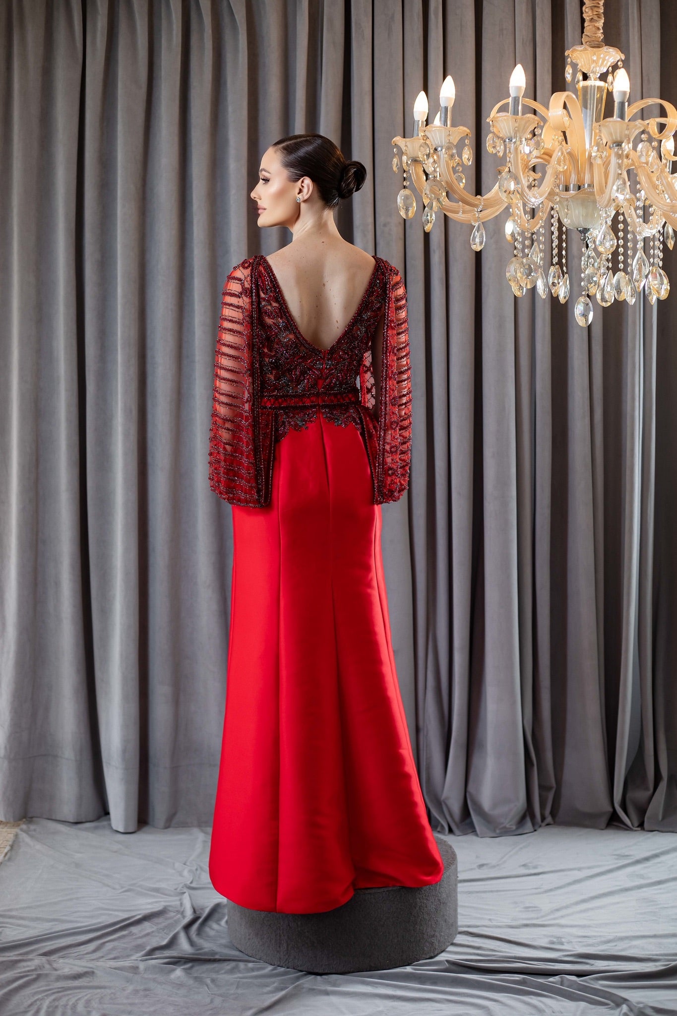 Vestido Longo em Zibeline com Bordados Tridimensionais em Cristais