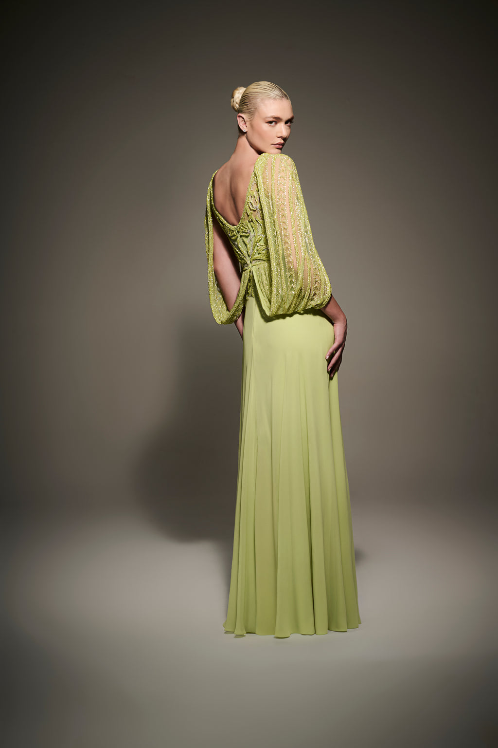 Vestido Longo Verde em Musseline Bordado à Mão