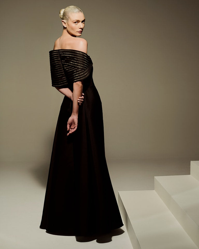 Vestido Preto em Zibeline com Pala em Vieses no Tule Italiano