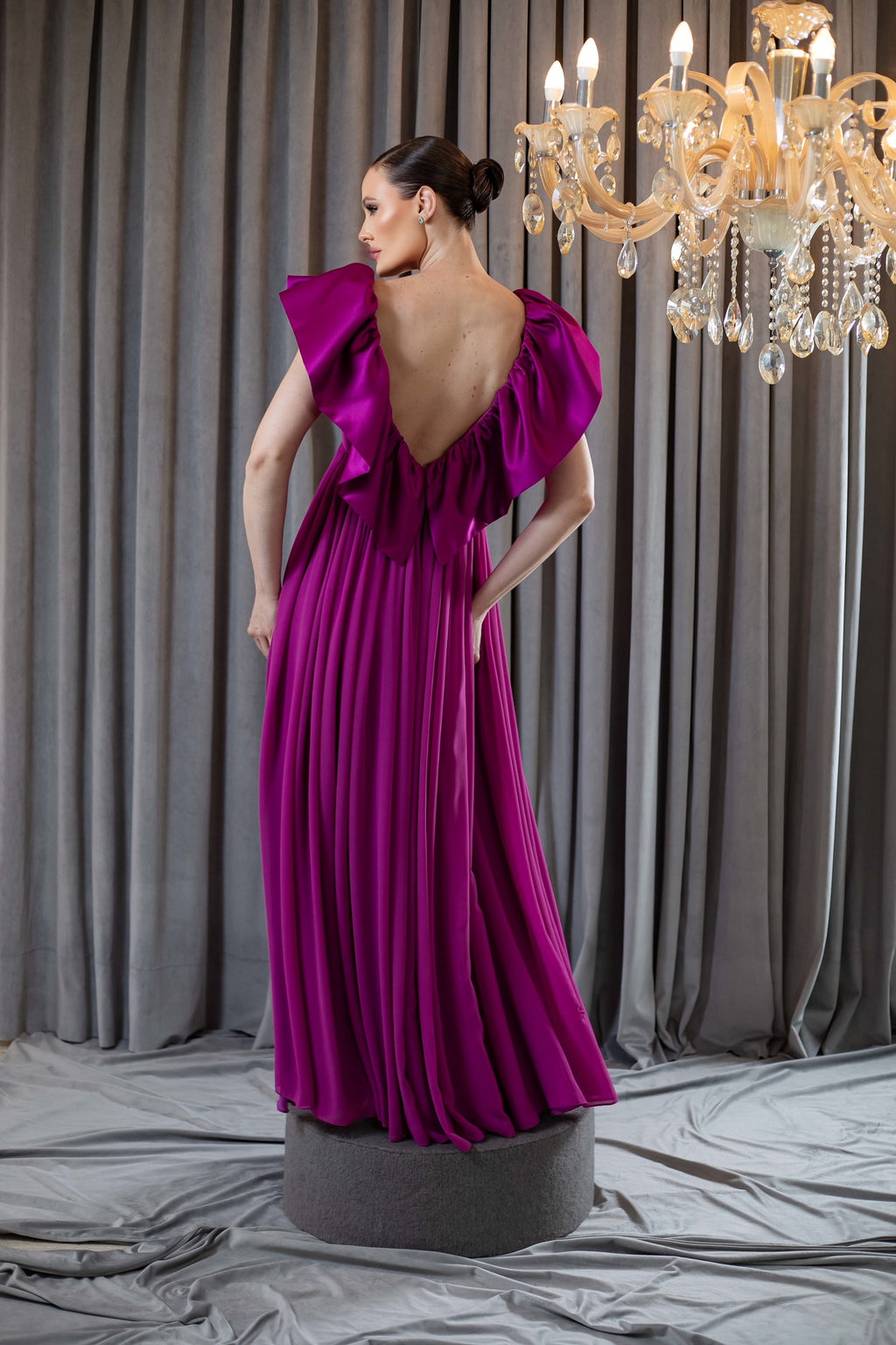 Vestido Fuschia com Babados Esculturais