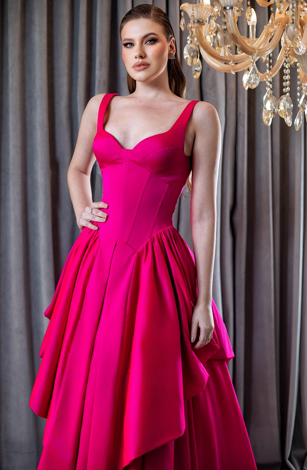 Vestido Longo em Tafetá com Peplum Estruturado