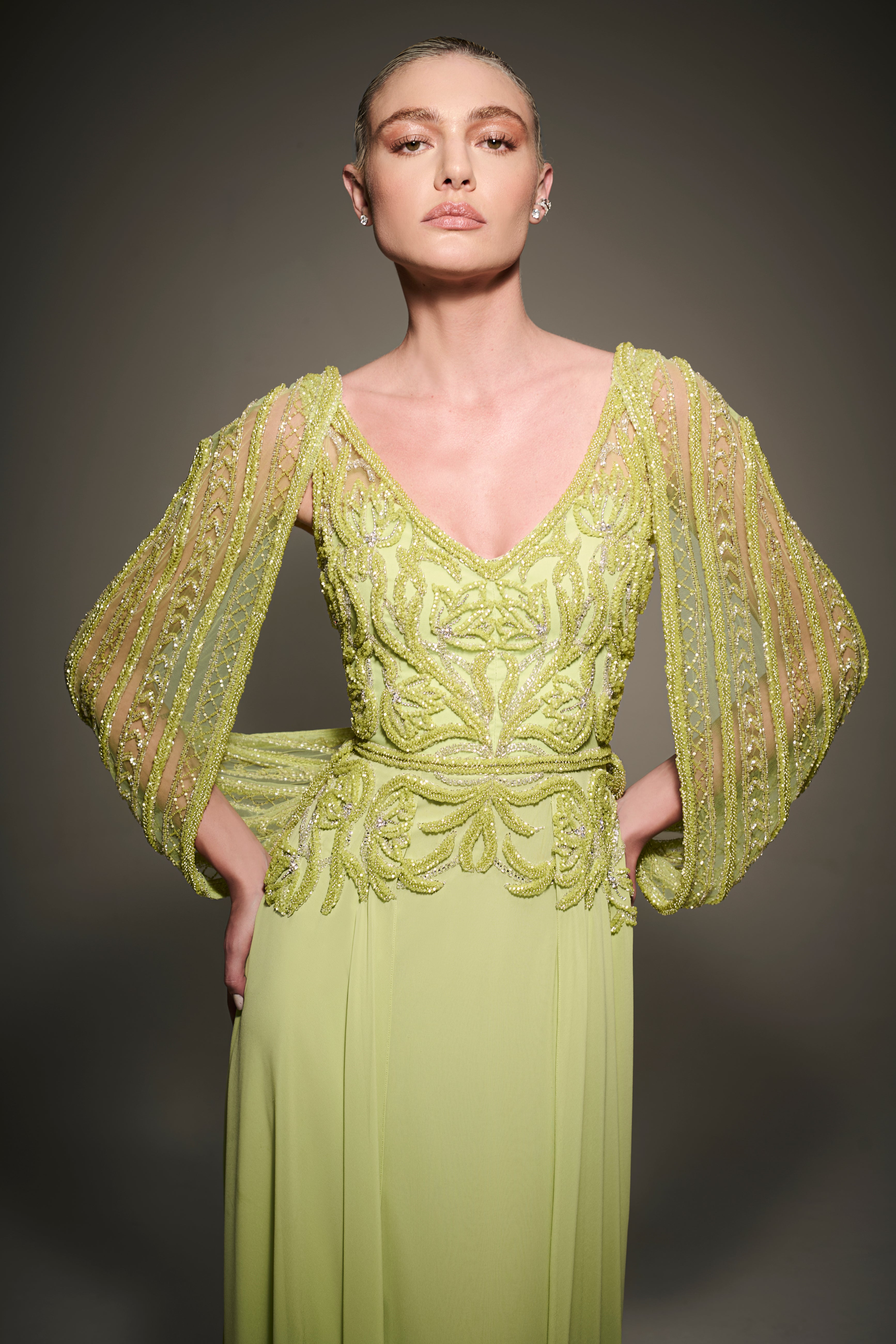 Vestido Longo Verde em Musseline Bordado à Mão