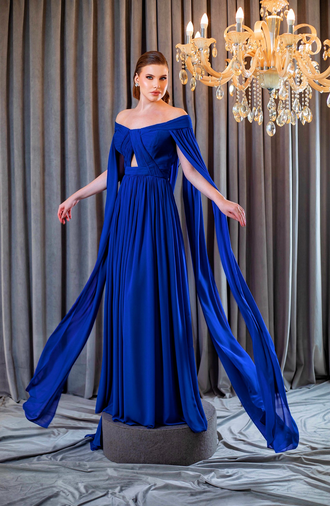 Vestido Longo em Musseline com Decote Ombro a Ombro e Mangas Esvoaçantes