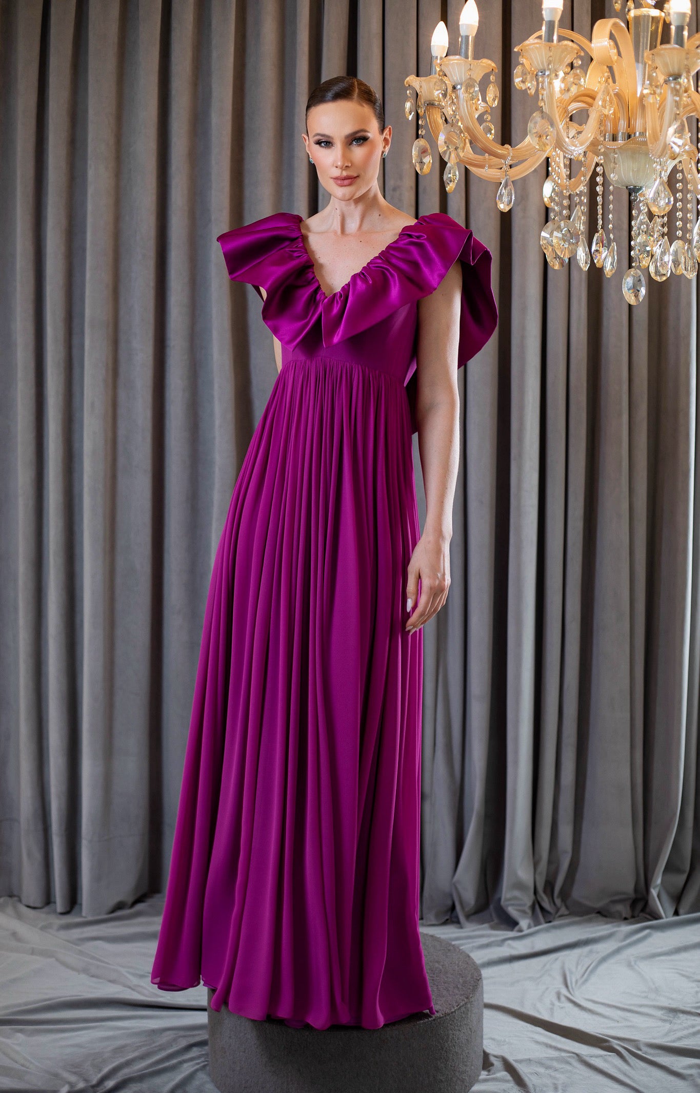 Vestido Fuschia com Babados Esculturais